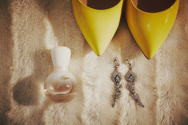 лимонно-жёлтая свадьба, желтые туфли невесты, серьги невесты