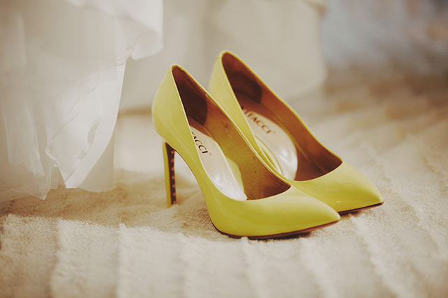 лимонно-жёлтая свадьба, желтые туфли невесты