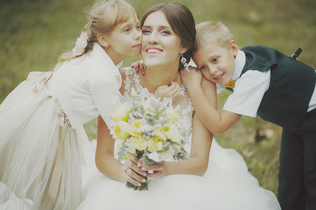 лимонно-жёлтая свадьба, дети на свадьбе