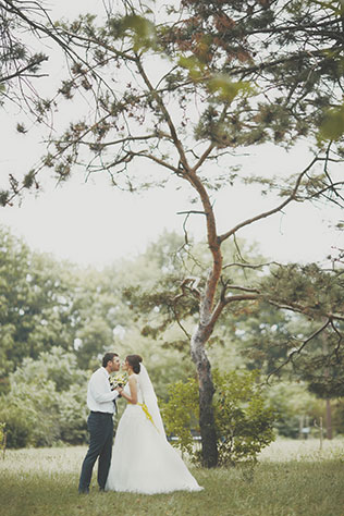 лимонно-жёлтая свадьба, жених и невеста