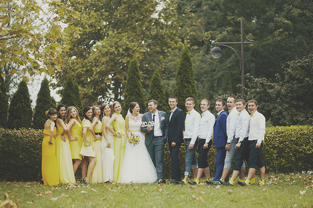лимонно-жёлтая свадьба, жених, невеста и гости
