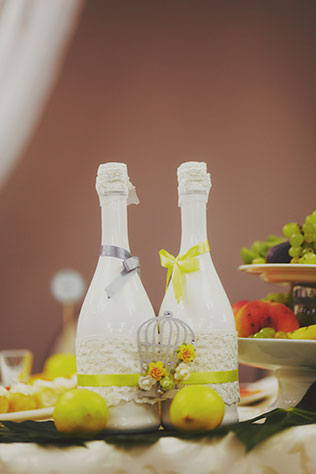 лимонно-жёлтая свадьба, декор шампанского