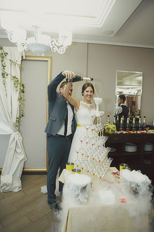 лимонно-жёлтая свадьба, пирамида шампанского