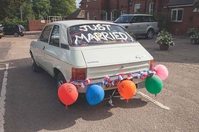 хендмейд свадьба Лизы и Фреда, жених и невеста, украшение свадебного автомобиля
