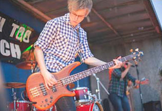 хендмейд свадьба Лизы и Фреда, группа на свадьбе