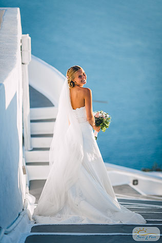 Лучезарная свадьба на Санторини, образ невесты