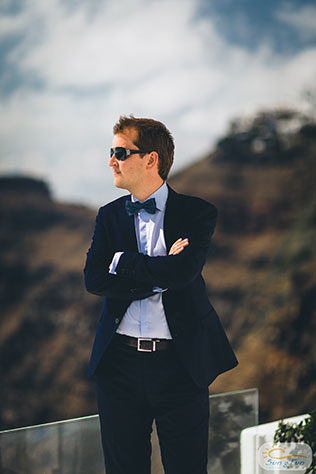 Лучезарная свадьба на Санторини, образ жениха