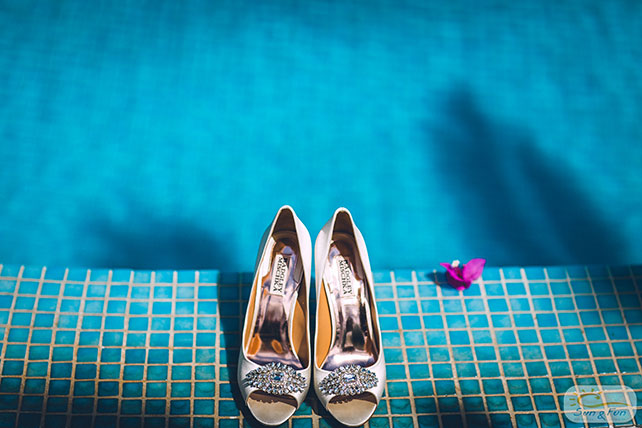 Лучезарная свадьба на Санторини, туфли невесты
