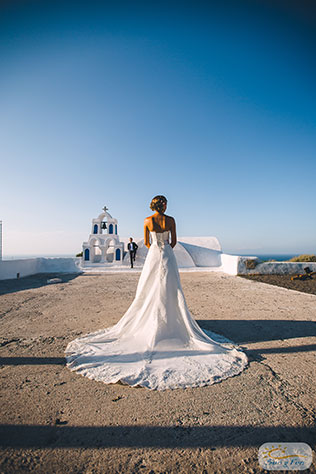 Лучезарная свадьба на Санторини, платье невесты
