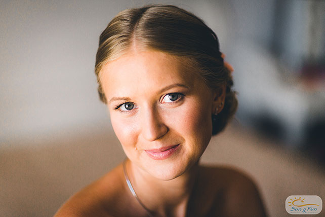 Лучезарная свадьба на Санторини, макияж невесты