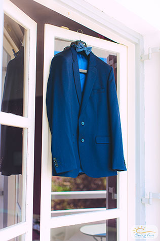 Лучезарная свадьба на Санторини, пиджак жениха