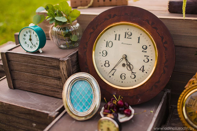 современная классика «Магия чисел», часы в декоре свадьбы