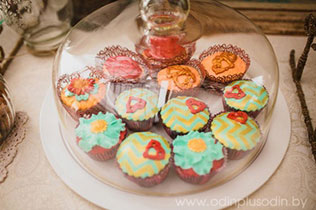 современная классика «Магия чисел», капкейки на свадьбе