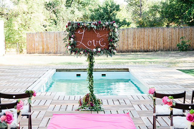 летняя свадьба, зеленый и коралловый, декор церемонии