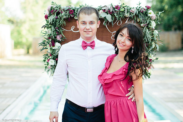 летняя свадьба, зеленый и коралловый, гости на свадьбе