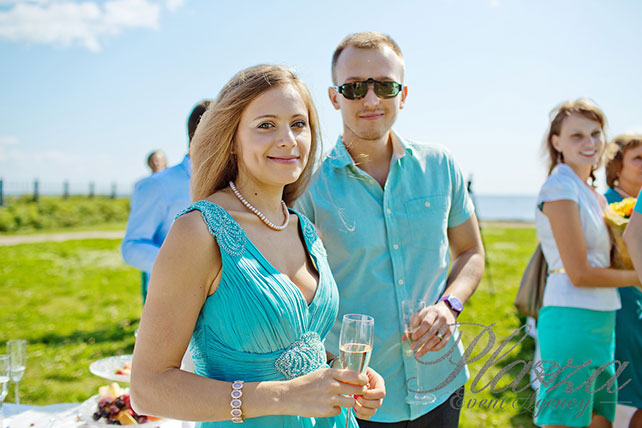 Свадьба Антона и Кристины: ментоловая свежесть, гости на свадьбе в нарядах мятного цвета