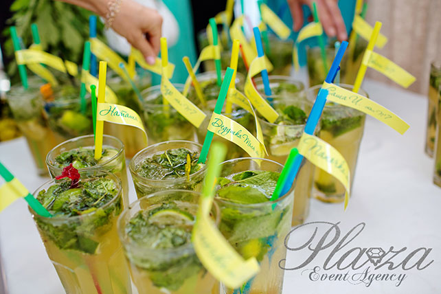 Свадьба Антона и Кристины: ментоловая свежесть, велком-дринки для гостей