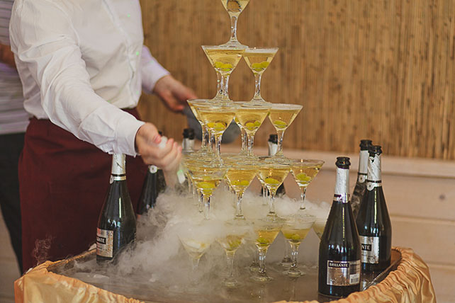 лавандовая свадьба, пирамида из шампанского