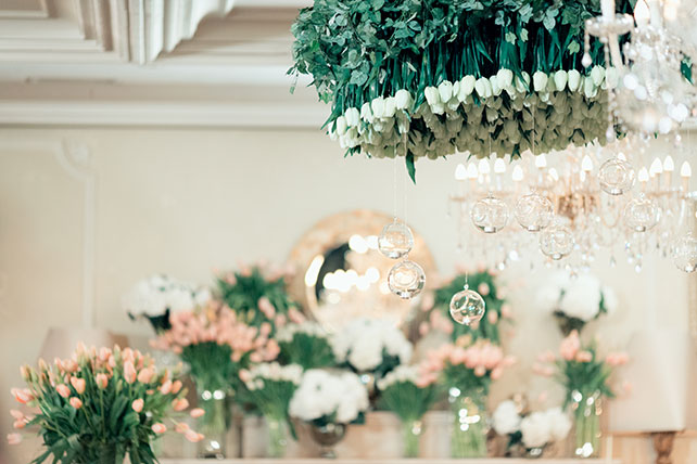 море тюльпанов, весенняя свадьба, декор места торжества