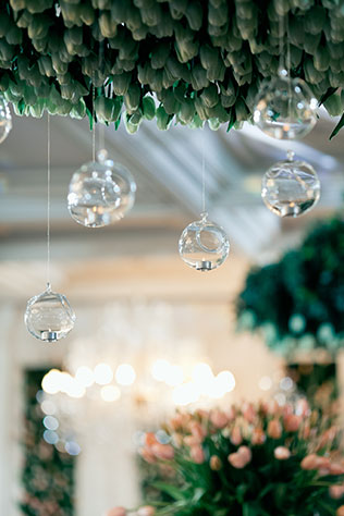 море тюльпанов, весенняя свадьба, декор места торжества