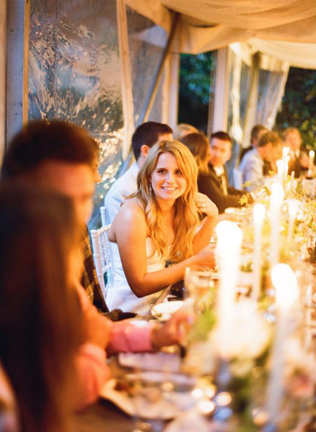 невеста за столом