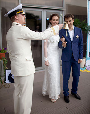 морская свадьба, ведущий в костюме капитана