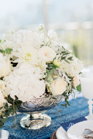 морская свадьба в Ницце, декор стола, ваза с цветами