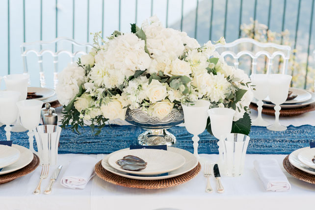 морская свадьба в Ницце, декор стола, ваза с цветами