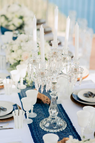 морская свадьба в Ницце, декор стола, хрустальный подсвечник