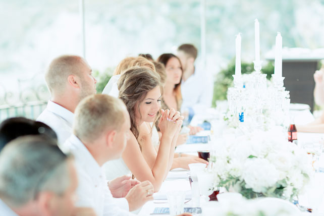 морская свадьба в Ницце, праздничный ужин, гости на свадьбе