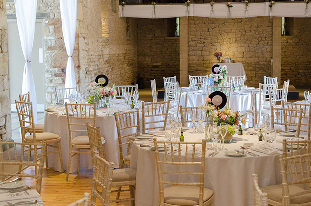 Музыкальная свадьба, ангар