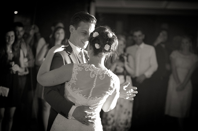 Свадьба в музыкальной тематике, жених и невеста