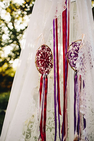 Музыкальная свадьба в стиле бохо, пяльце и ленты