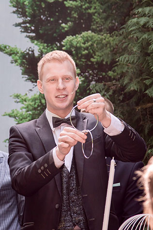 мятно-золотая свадьба, регистратор-фокусник на свадьбе