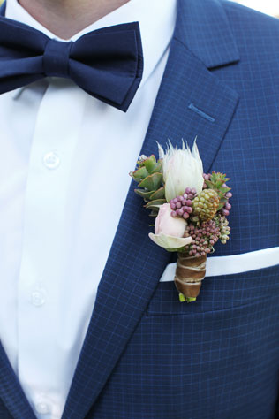 Путешествие на край света, бутоньерка жениха