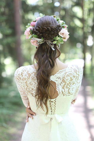 Путешествие на край света, венок на голове невесты