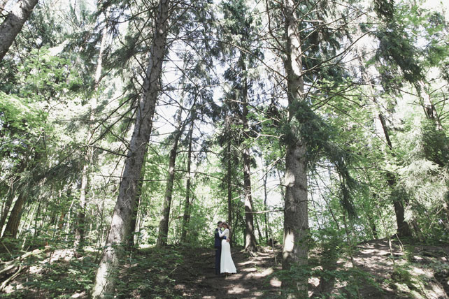 Путешествие на край света, жених и невеста в лесу