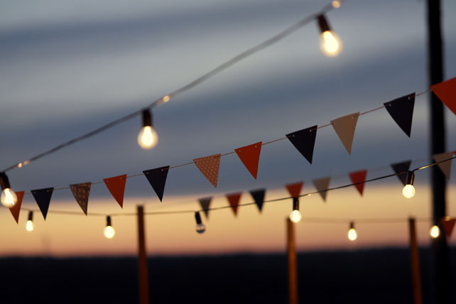 Путешествие на край света, флажки и лампы