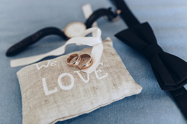 На краю света, кольца на подушечке