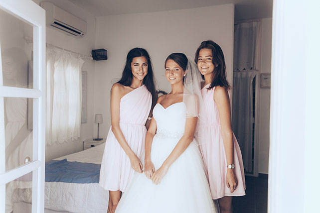 На краю света, невеста с подружками