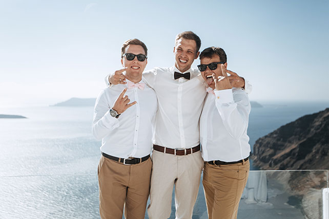 На краю света, жених с друзьями