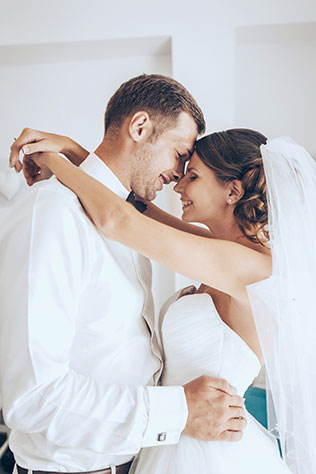 На краю света, жених и невеста