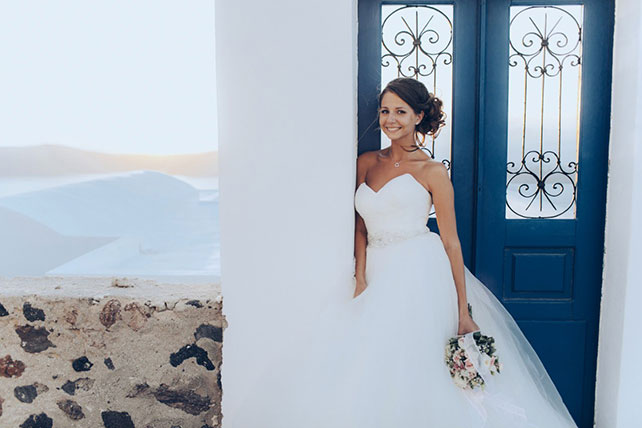 На краю света, невеста у синих дверей