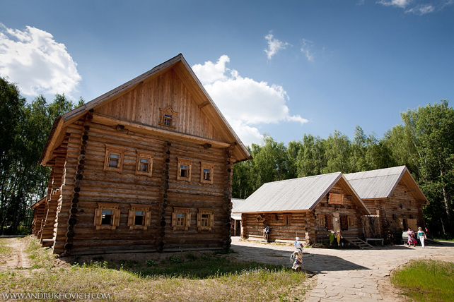 Свадьба в русском народном стиле, деревянные домики