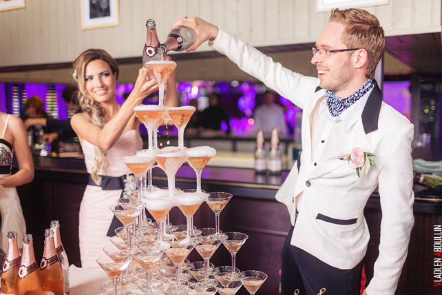 небесная свадьба с воздушными шарами, жених и невеста