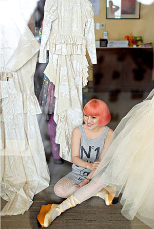 необычная и яркая современная свадьба