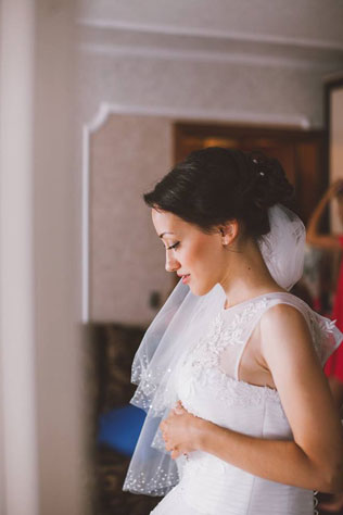 Невероятно чувственная свадьба, шнуровка платья невесты