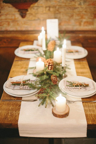 Новогодняя свадьба, декор стола шишками