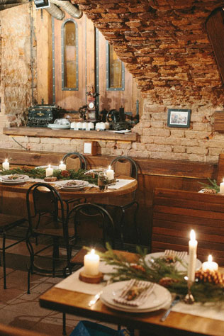 Новогодняя свадьба, декор кафе