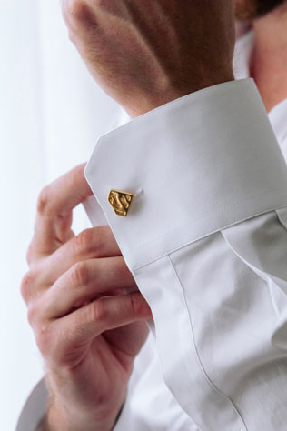 Очаровательная пионовая свадьба Антона и Ольги, запонки жениха